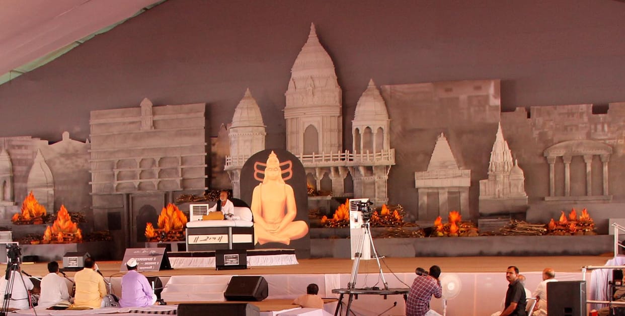morari bapu ram katha stage manas masan attract people