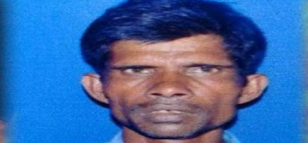 father opposing and complain against molestation with daughter, criminals burnt him