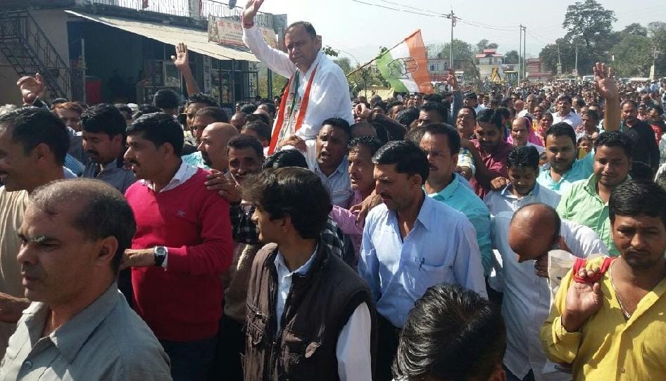 मंत्री प्रकाश चौधरी ने समर्थकों संग भरा नामांकन