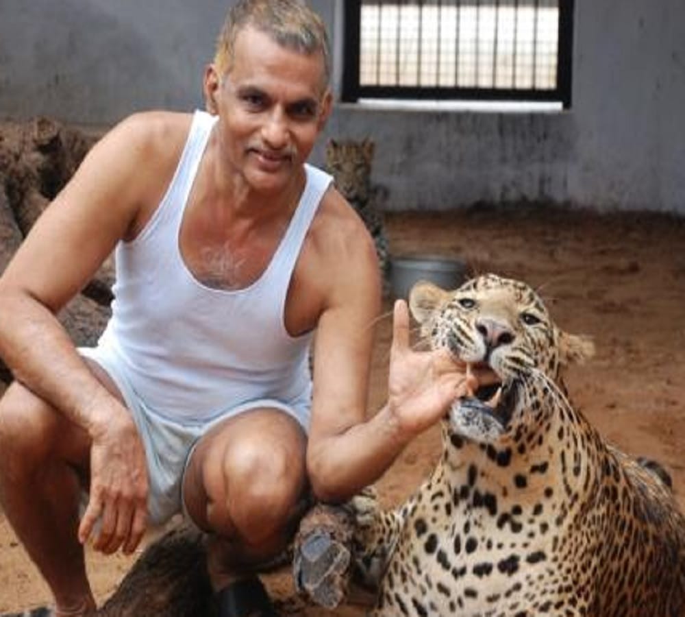 kbc 10 prakash amte contestant of first special episode karmaveer