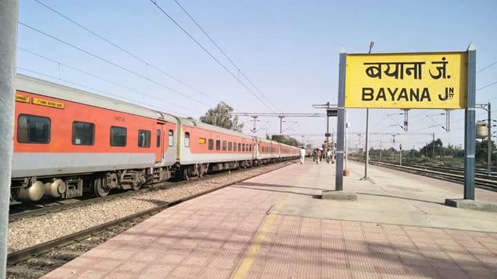 mumbai delhi rajdhani express halted for 2 hours after train hit an animal 
