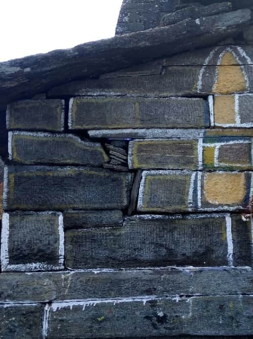 Tungnath temple is in danger due to stone collapse