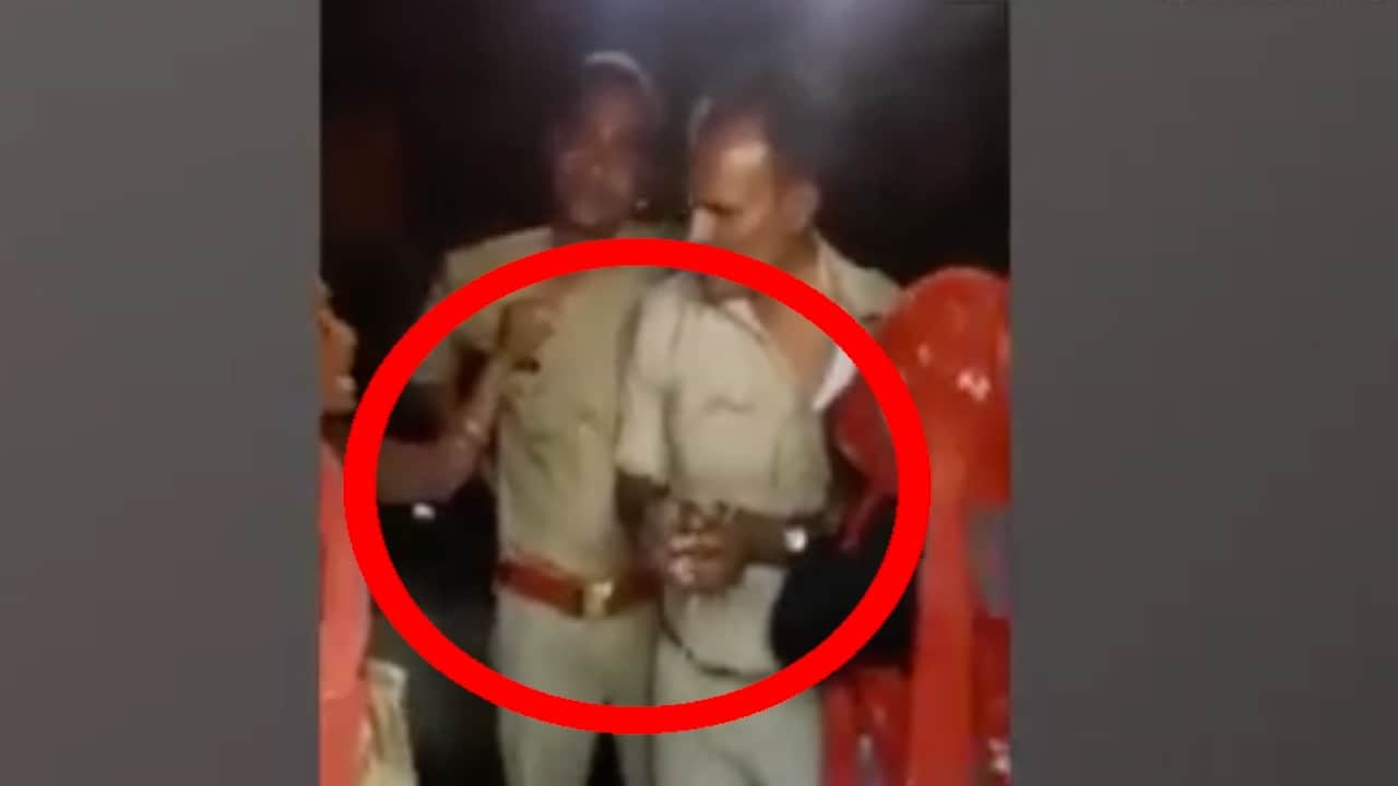 पुलिस पिटाई