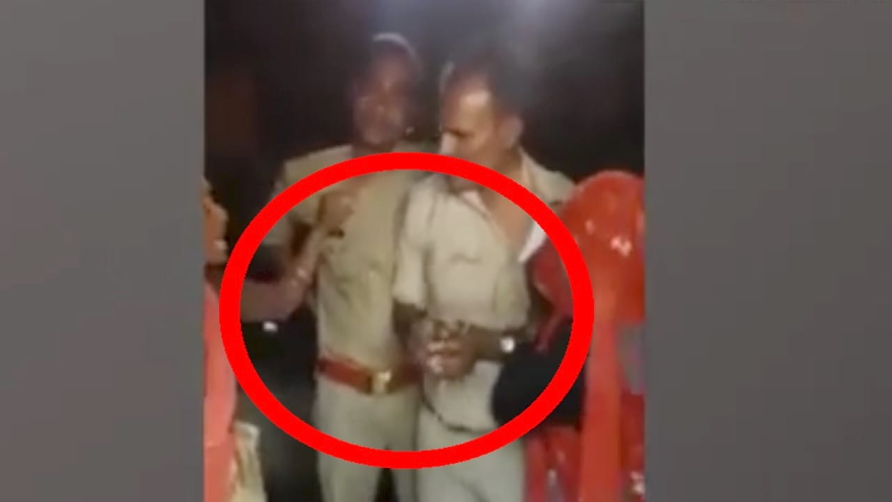 पुलिस पिटाई