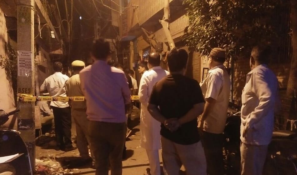 thirty round firing in usmanpur delhi on two youth, one of them died and 1 serious