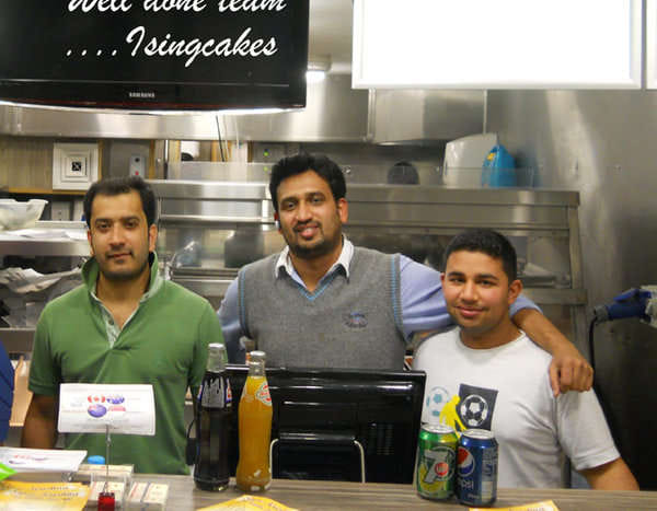  Mumbai boys Sujay Sohani and Subodh Joshi become millionaires by selling vada pav