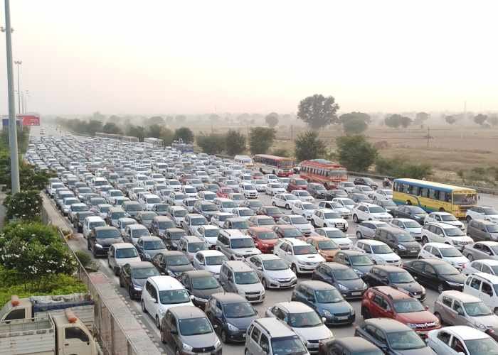 long jam at yamuna expressway after diwali