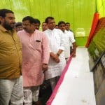 कासगंज में जिला के प्रभारी मंत्री सुरेश पासी निकाय के विकास कार्यों की योजनाओं का शिलान्यास करते साथ में अन्य भाजपा नेता