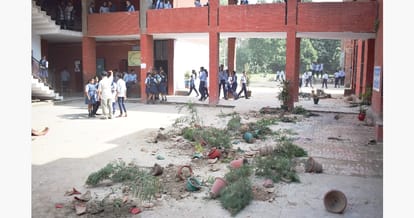 drunked Two students, 150 pots and four fans break