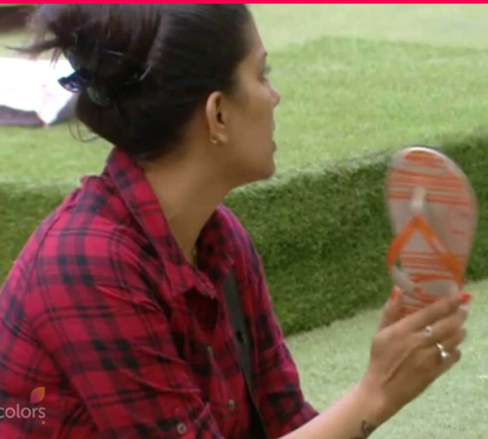 sapna choudhary again warn to contestant in bigg boss house