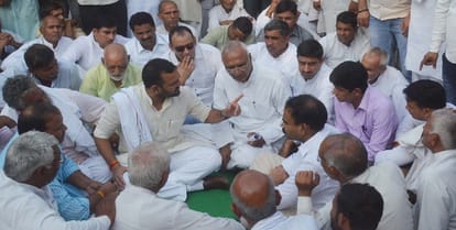 BJP MLA told DCO Samajwaadi party agent, mobile chhina