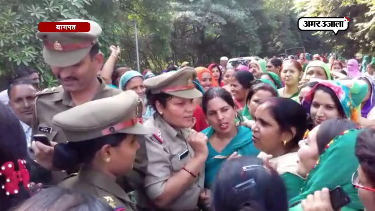बागपत में आंदोलनकारी आंगनबाड़ी कार्यकर्ताओं ने किया हाईवे जाम