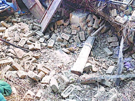 Due to the collapse of the raw wall in the rubble, the death of the couple