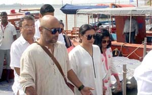 Actress Rani Mukherjee immersed herself in the confluence of father's bones