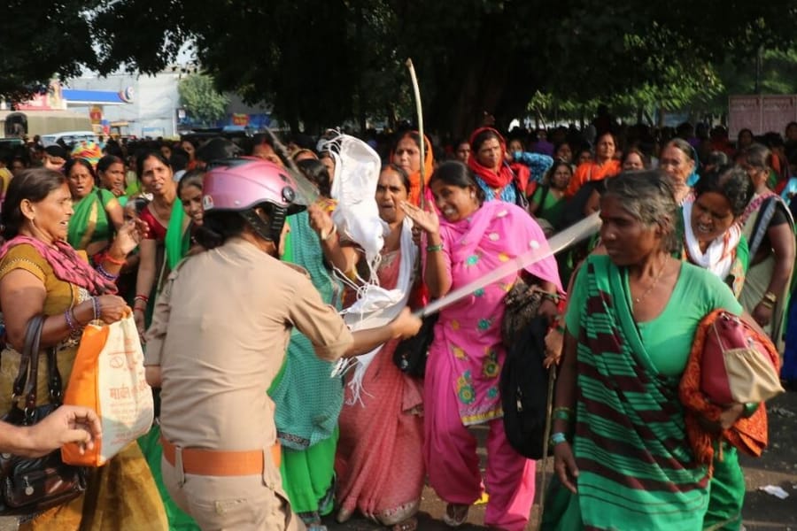 anganwadi activists protest continue in Lucknow.