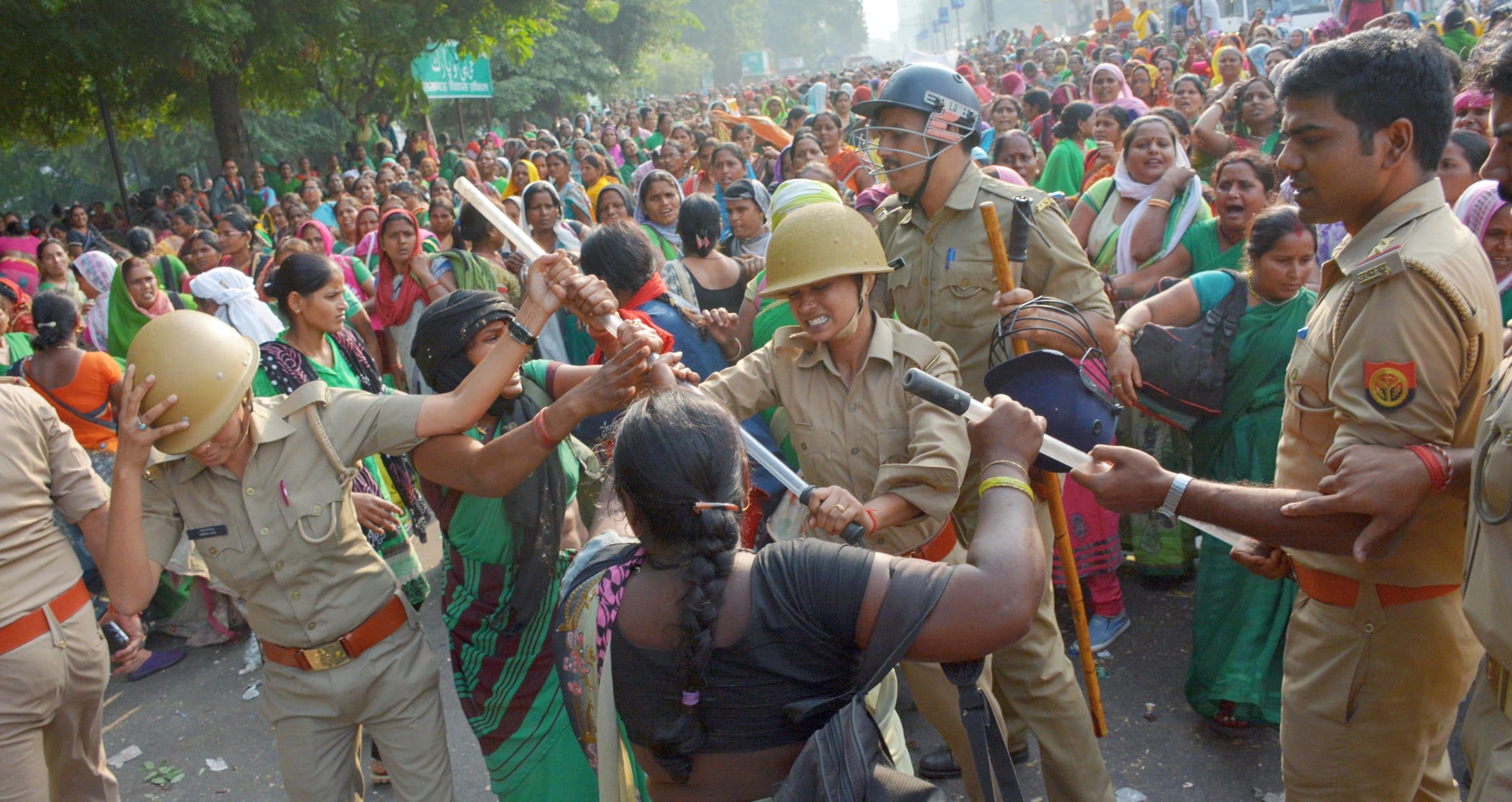 anganwadi activists protest continue in Lucknow.