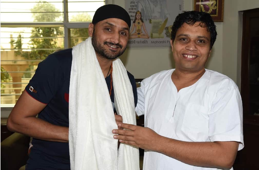 International cricketer Harbhajan Singh Talk with balkrishna in Patanjali