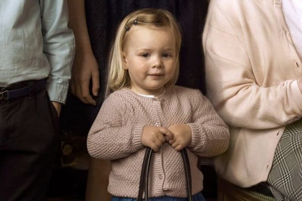 Queen of Britain never holds cash in her purse