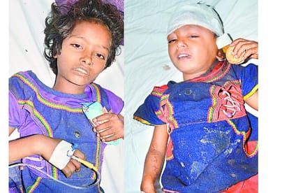 two drumk men threw three girls out of the train in sitapur.