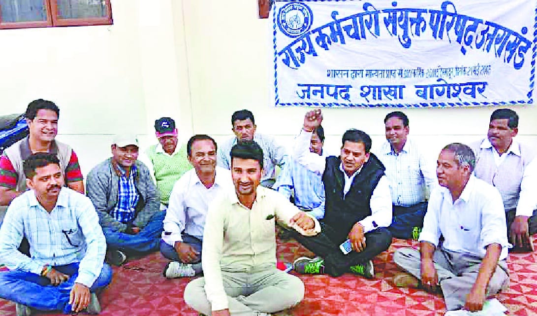 State employees also protest, work boycott on second day