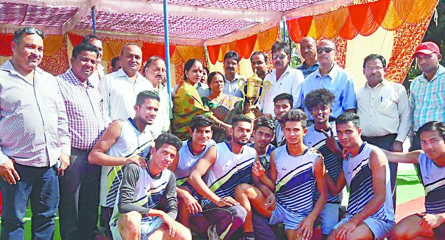 Intercollegiate volleyball male competition