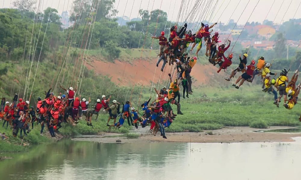 two hundred fourty five people jumped from a bridge together for making record