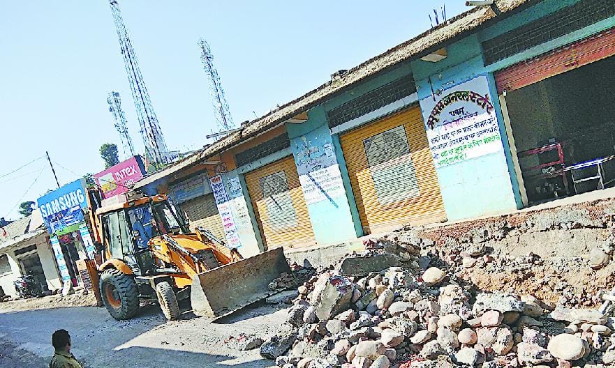 अवाहदेवी कस्बा में चला पीला पंजा