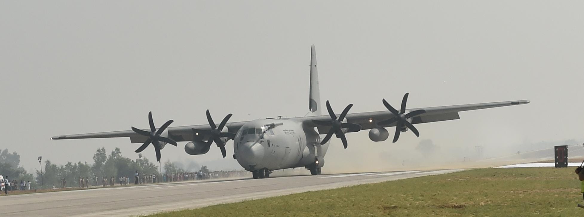 Fighter plane landed in Agra Lucknow express way