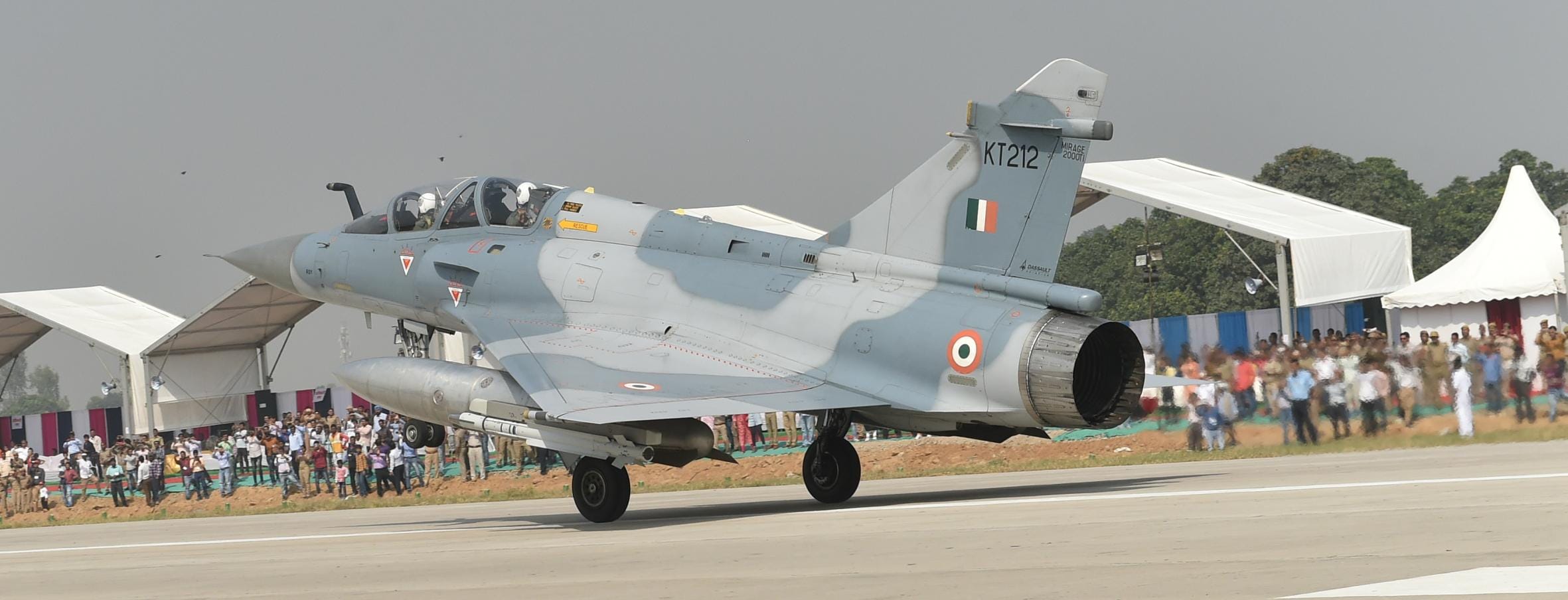 Fighter plane landed in Agra Lucknow express way