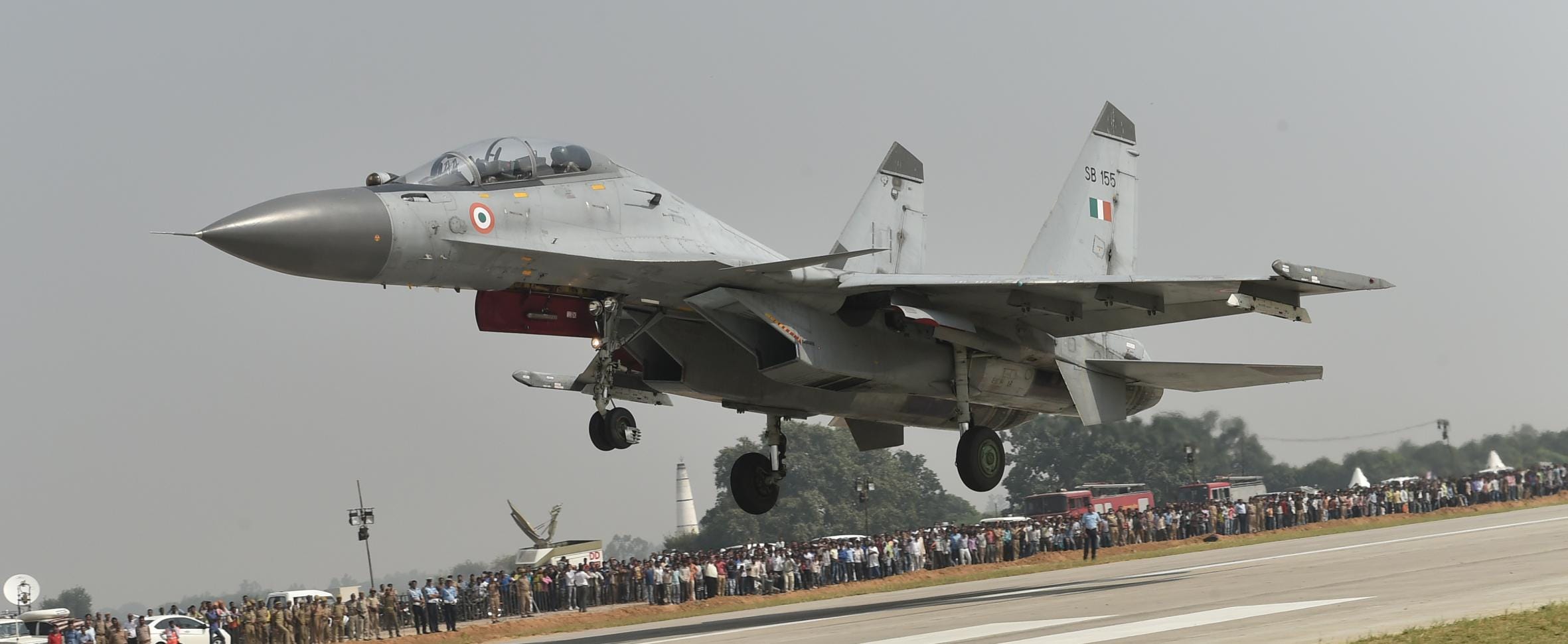 Fighter plane landed in Agra Lucknow express way