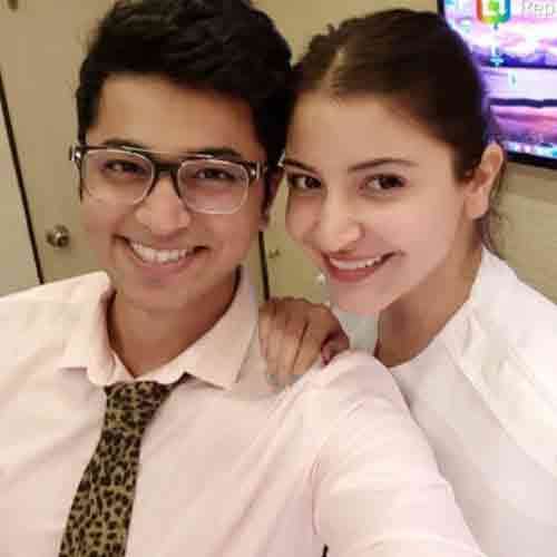 anushka sharma and virat kohli went to doctor clinic photos viral