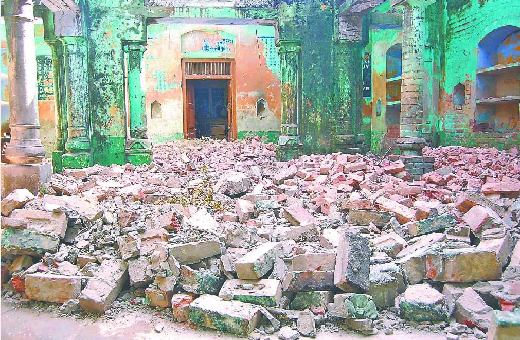 landlord broke school after students gone to police station