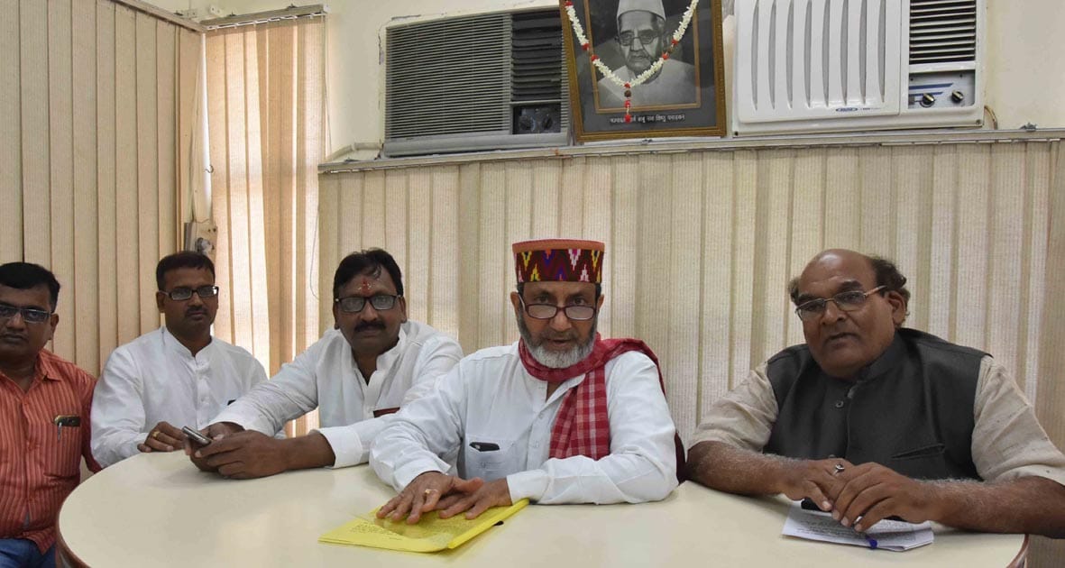 SP MLC said varanasi air is polluted