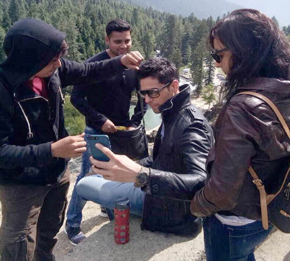  why Manoj Bajpayee  is very happy to work with actor sidharth malhotra in Aiyaary?