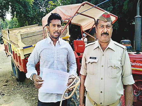 Mooring on the theft, a tractor trolley siege