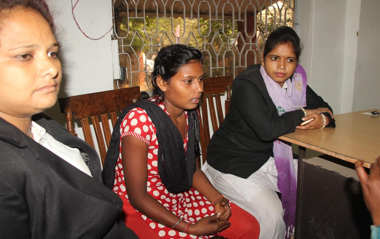 minor girl trying to burn self in varansi DM office
