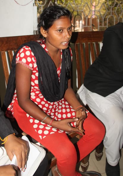 minor girl trying to burn self in varansi DM office