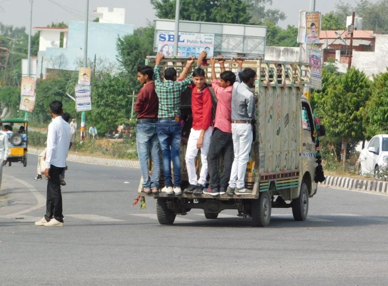 डग्गामार वाहन चालकों की मनमानी बनी मुसीबत
