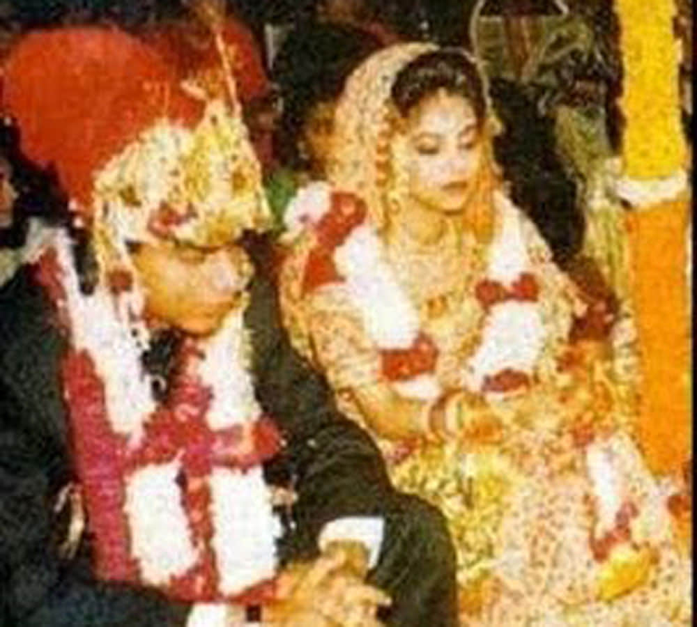shah rukh khan and gauri khan wedding album know his love story