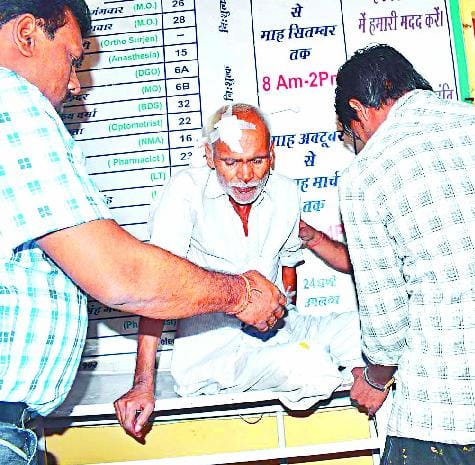 सड़क हादसे में बाइक सवार की मौत, सात घायल