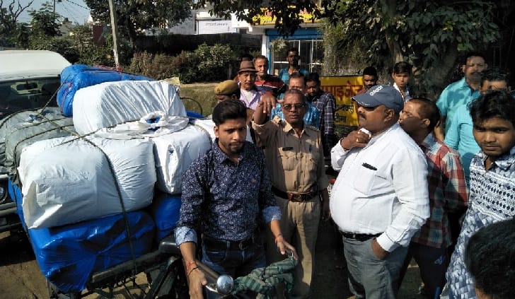 Merchants' ruckus on caught luggage