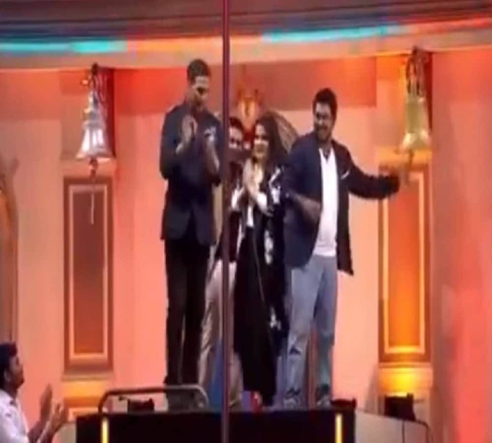 mallika dua to blame against akshay for mislead word