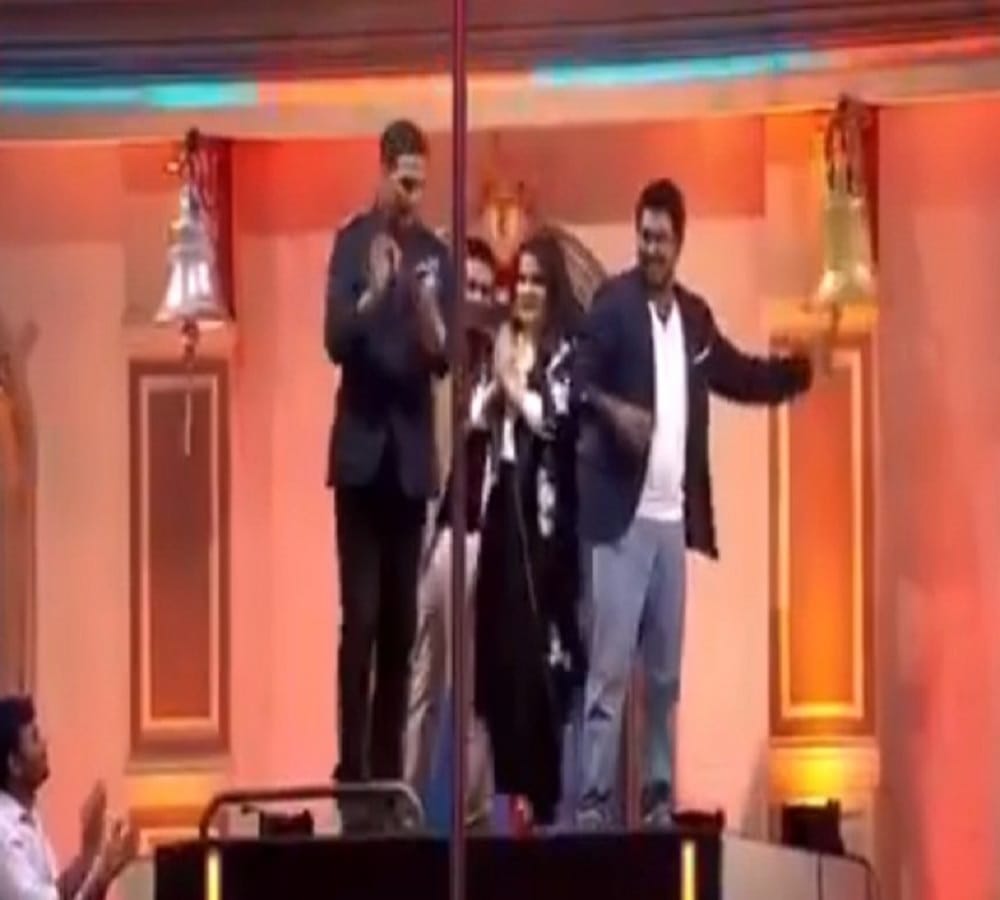 mallika dua to blame against akshay for mislead word