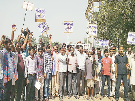 Demonstration of villagers on drinking water crisis