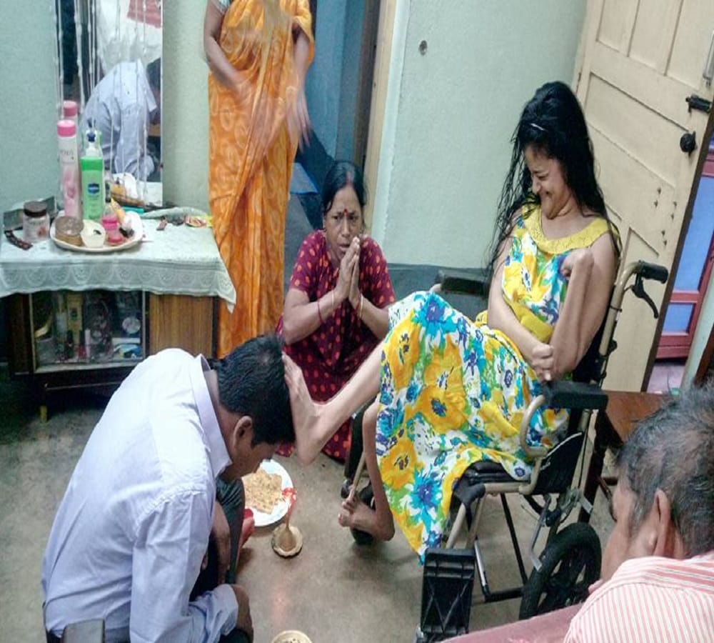 this disabled sister photo being viral click on bhai dooj with her brother 