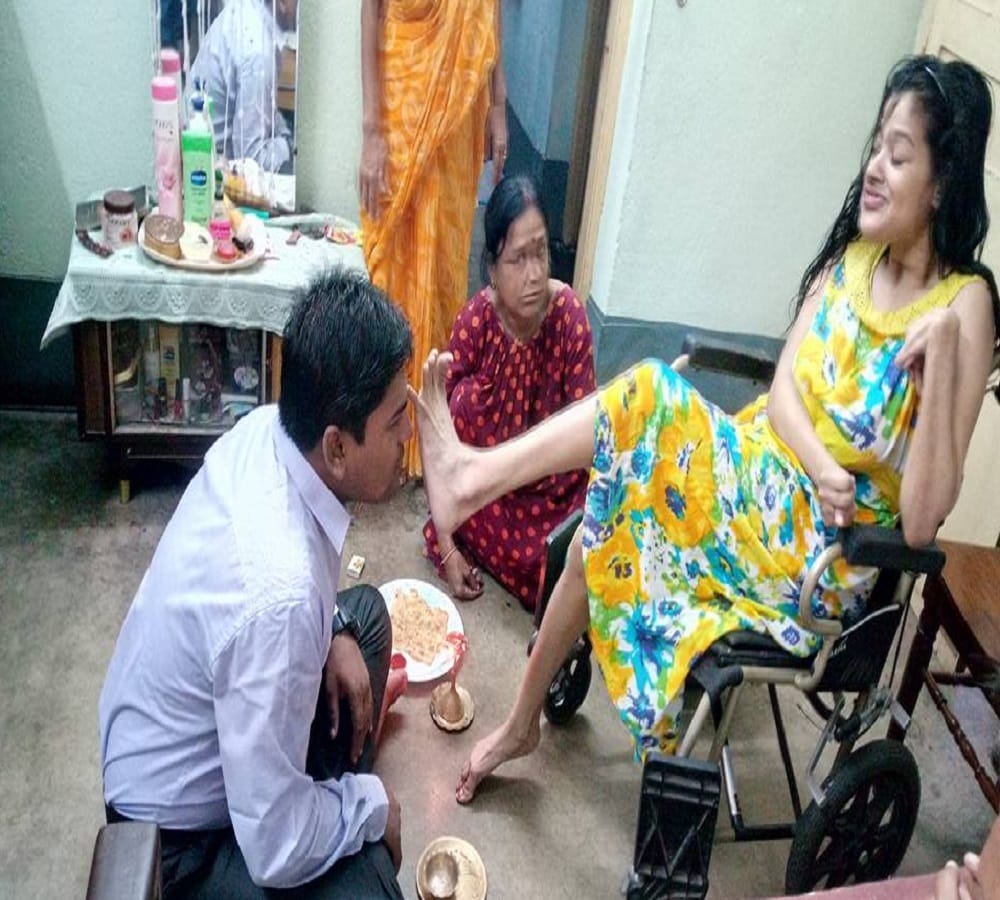 this disabled sister photo being viral click on bhai dooj with her brother 