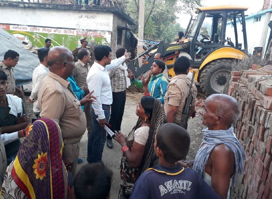 राजस्व टीम पर पथराव करने वाले 50 पर केस