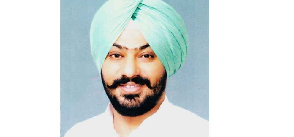 fir registered against independent candidate for distribution of induction in election