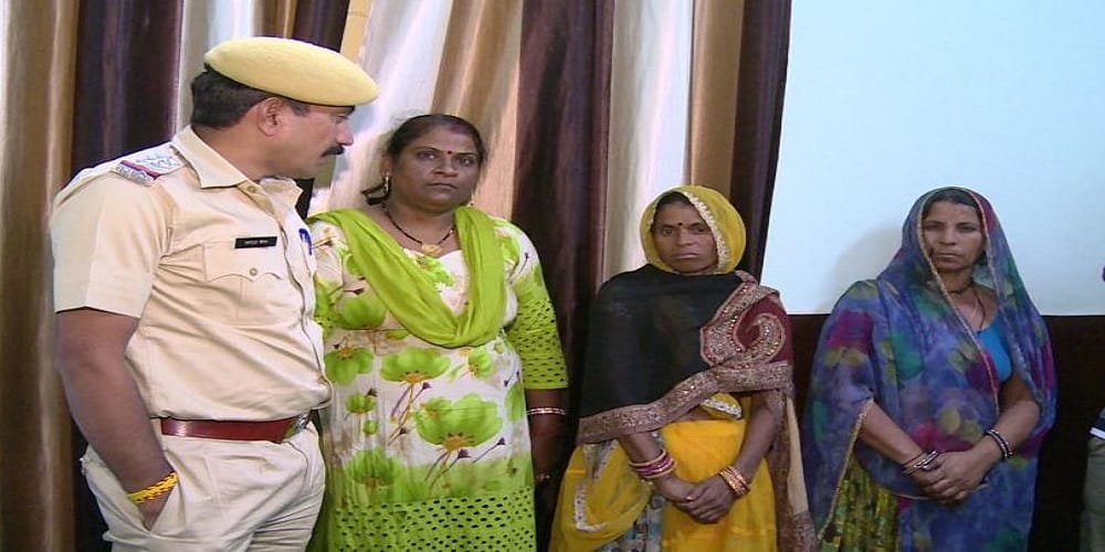 These women had stolen seven lakh jewels, now arrested