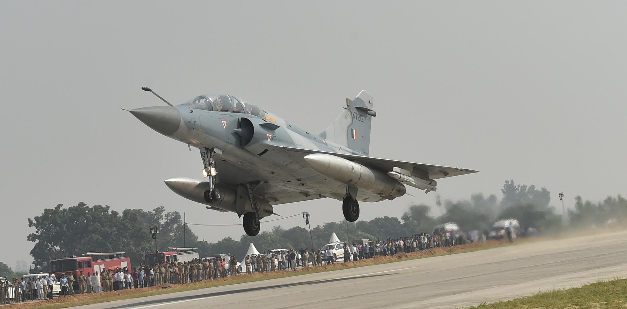 operational exercise of indian air force on lucknow agra express way.